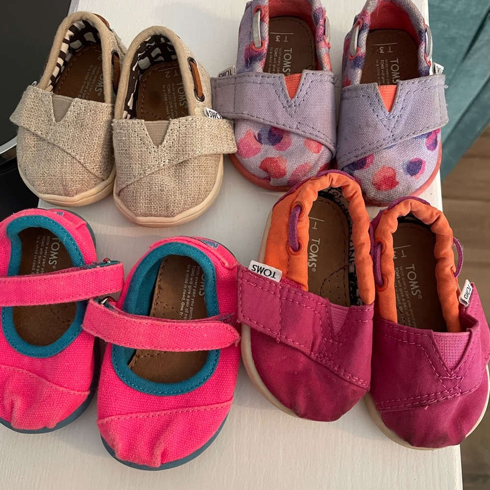 Toddler girls size 2 and 3 TOMS